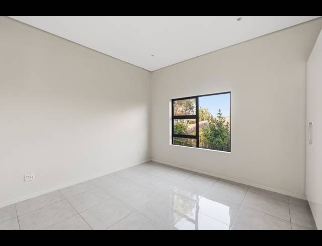 4 BEDROOM HOUSE FOR SALE IN PALM LAKES ESTATE